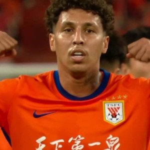开云体育官方网-对阵申花戴帽+助攻，克雷桑当选中超官方第10轮最佳球员