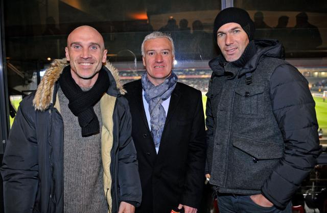 1678336773536037053.jpg david-bettoni-lors-d-un-match-a-gerland-avec-didier-deschamps-et-zinedine-zidane-archives-progres-stephane-guiochon-1678228278.jpg